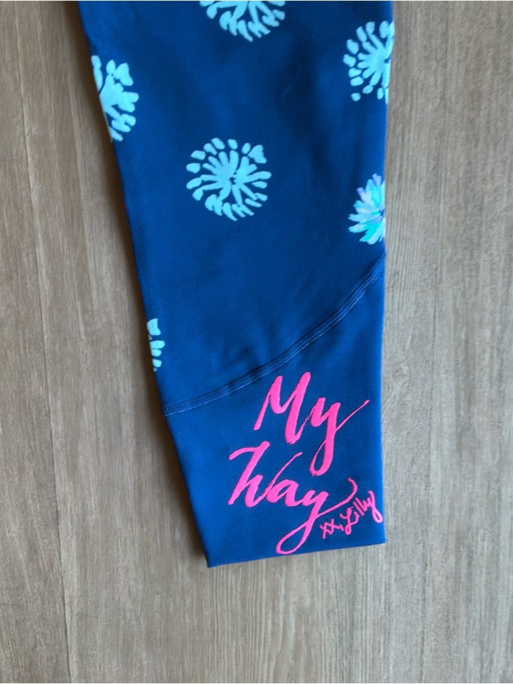 Lilly Pulitzer Maralyn Weekender Legging  Gypsea Girl Size Medium NWOT - Picture 15 of 16